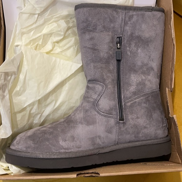 Brand New Authentic UGG Celvin Boots Fully Lined - Picture 4 of 5